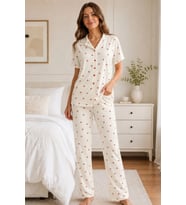 Beyaz Kiraz Desenli Kısa Kollu Gömlek Yaka Milan Kumaş Kadın Pijama Takımı