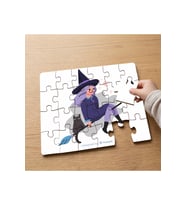 Süpürgeli Cadı ve Kedisi Tasarımlı 24 Parça Ahşap Çocuk Puzzle MPK1231