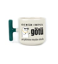 Kime Değer Verdiysek Götü Yerçekimine Meydan Okudu Baskılı Yeşil Kulplu T Kupa