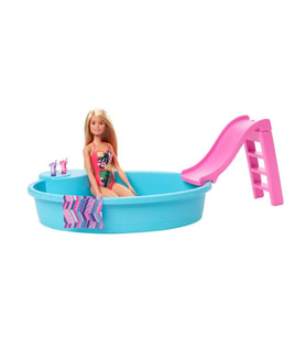 Barbie ve Eğlenceli Havuzu Oyun Seti - Barbie Bebekli ve Kaydıraklı Yaz Eğlencesi