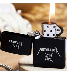 Kişiye Özel İsimli Benzinli Siyah Zippo Çakmak - Metalica Baskılı