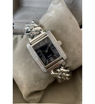 Zirkon Taşlı Zincir Model Metal Kordon Özel Kutulu Kadın Kol Saati Gümüş Siyah Renk Sevdiklerinize Anneye Arkadaşa Sevgiliye Ablaya Kadına Eşe Hanıma Teyzeye Kız Çocuğuna Halaya Kız Kardeşe Doğum Günü Özel Gün Yıl Dönümü İş Hediyesi