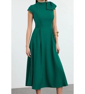 Moda Stil Fitted Dik Yaka Midi Boy Elbise (Yeşil)