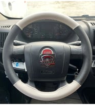DİKİŞLİ DİREKSİYON KILIFI KREM / SİYAH DERİ SİYAH DİKİŞLİ F.IAT DUCATO BU DİREKSİYON İÇİN