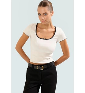 Pamuklu Örme Bluz Fitted Kalıp Havuz Yaka Kısa Kol Modern Stil Trend Tasarım