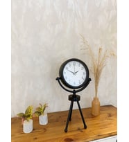 Siyah Metal Mini Tripod Masa Saati 45×26 cm (Karışık)