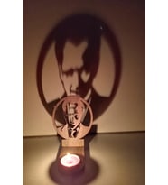 Mustafa Kemal ATATÜRK Figür Kahverengi Ahşap Gölge Mumluk Projeksiyon Biblo – Mum Hediyeli MKA2 (STD)