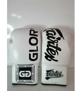 Fairtex marka Deri Boks Eldiveni beyaz renk ipli model Orjinal Dana derisidir İTHAL ÜRÜNDÜR profesyonel sporcular için uygundur. 10-12-14 16 OZ büyüklükte İstediğiniz Bedeni msj ile bildiriniz