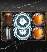İkili Turuncu Tabaklı Desenli Fincan Takımı & Handmade İkili Makrome Bardak Altlığı & Cam Cezve & Bambu Kavanozlu Türk Kahvesi Hediye Seti