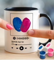 BK Gift Kişiye Özel Parmak İzi Spotify Şarkılı Siyah Kupa Bardak & Boya Seti-1, Sevgiliye - Doğum Günü Hediyesi (Beyaz)