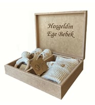 Organic Bonny Baby Kişiye Özel İsimli Organik Pamuk Ekru Krem Bebek Hırka Çıngırak ve Patik Seti Yenidoğan Hediyeliği