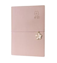 VICTORIA'S JOURNALS ÇİÇEK 124-1042 VEGAN DERİ KAPAK LASTİKLİ 13X18 cm 80 gr. 96 YP. KREM ÇİZGİLİ DEF
