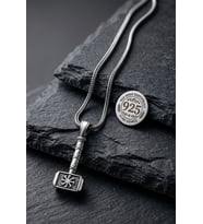 925 Ayar Gümüş Erkek Kolye - Oksitli Thor'un Çekici Mjolnir ve Kolovrat Sembollü Örgü Zincir