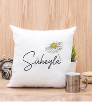 Kişiye Özel Papatya Tasarımlı İsimli Kare Yastık ve Silver Kupa