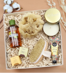 Kişiye Özel Gold Metal Kutulu Mum & Teashop 2'li Bitki Çayı & Eyüp Sabri Tuncer El ve Vücut Kremi & Doğal Atkılı Fırça & Yves Rocher Duş Jeli & Kabak Lifi Hamam Ve Spa Hediye Seti