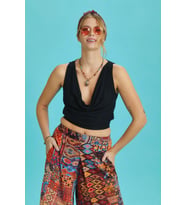 Lastikli Kolsuz Degaje Yaka Siyah Şık Crop Bluz