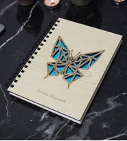 Kişiye Özel Kelebek Desenli Ahşap Kapaklı Defter - Ajanda - İsme Özel - A5 60 Yaprak (120 SAYFA) Hediyelik (Mavi)