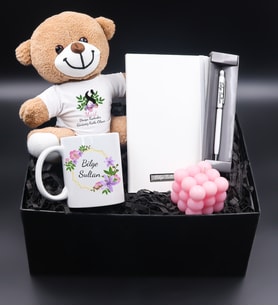 Kişiye Özel Peluş Ayıcık & Beyaz Defter &  Beyaz Touch Pen & Mor Çiçek Kupa & Pembe Bubble Mum Hediye Seti