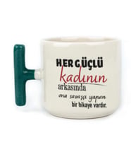 Her Güçlü Kadının Arkasında Baskılı Kadınlar Günü Yeşil Kulplu T Kupa