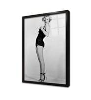 Siyah Beyaz Marilyn Monroe Çerçeveli Cam Tablo