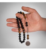 Rev Silver Siyah Oniks ve Kaplan Gözü Taşlı 925 Ayar gümüş Püsküllü Tespih Kişiye Özel Madalya yazısı ile