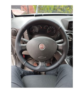 DİKİŞLİ DİREKSİYON KILIFI İTHAL NOKTALI DAMARLI SİYAH DİKİŞLİ FIAT DOBLO İÇİN HIZLI KARGO