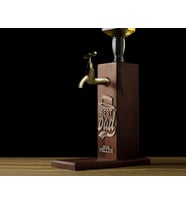 BK Gift Kişiye Özel Kabartma İsimli Baba Tasarımlı Musluklu Ahşap Viski Standı-7 Viski Çeşmesi, Doğum Günü Hediyesi, Babaya Hediye