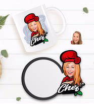 BK Gift Kişiye Özel Kadın Chef Karikatürlü Beyaz Kupa ve Ahşap Bardak Altlığı Hediye Seti-10