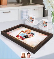 BK Gift Kişiye Özel İsimli Evleniyoruz Karikatürlü Doğal Ahşap Tepsi ve 2’li Kahve Fincan Seti-2