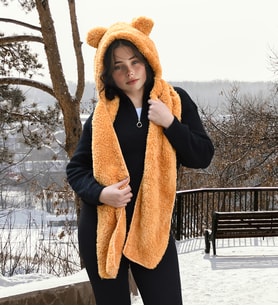Kışın Rahatlığını Yakalayın: Kapşonlu Welsoft Peluş Bere - Atkılı - Polar Boyunluk Şalı (Kahverengi)