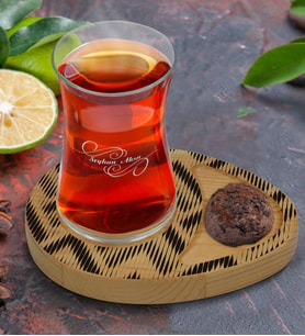 BK Gift Kişiye Özel Modern Art Tasarımlı Doğal Ahşap Tabaklı Heybeli Çay Bardağı Sunum Seti Model 17