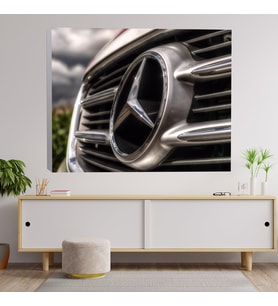 Yakın Çekim Mercedes Logo Kanvas Tablo