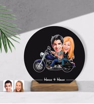 BK Gift Kişiye Özel Motorcu Sevgililer Karikatürlü Yuvarlak Ahşap Biblo-1