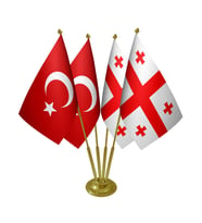 Masa Üstü Gürcistan Bayrağı Türk Bayrağı Dörtlü Pirinç Direk Masa Bayrak Seti