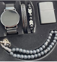 Eşsiz Tarzınız İçin Özel Tasarım Set: İki Adet Bileklik, Tespih, Çakmak ve Özel Tasarım Dijital Takvimli ve Aydınlatmalı Led Ekran Unisex Kol Saati Seti Görseldeki Özel Kutusu ile Gönderilecektir Hediyelik Ürün Siyah Renk