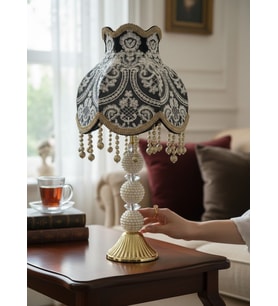Koyu Füme Fransız Dantel Beyaz İşlemeli Kadife Başlık Gold İnci Ayaklı Klasik Model Abajur 50x25cm