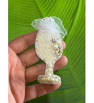 9X4 CM İNCİ VE ZİRKON TAŞLI KABARTMA KADEH PEÇETE DİKİŞ GİYİM AKSESUARI ARMA