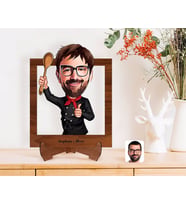 BK Gift Kişiye Özel Erkek Chef Karikatürlü Ahşap Standlı 3D Biblo-1 (Beyaz)