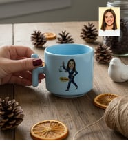 Kişiye Özel Karikatürlü Kadın Avukat T Pastel Kupa Avukatlar Günü Hediyesi
