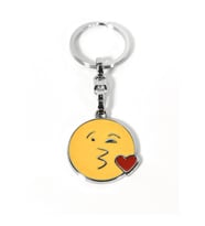 Öpücük Gönderen Emoji Metal Anahtarlık – Kalpli Emoji Tasarımlı Anahtarlık