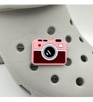 Terlik Süsü ve Aksesuarı , Çanta Süsü – Jibbitz 3D Kabartma Fotoğraf Makinası Görsel Figür Aksesuar (Kırmızı-Pembe)