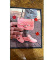 ZİRKON TAŞLI 3 BOYUTLU ÇANTALI KIZ ARMA DİKİŞ APLİKE 23X19 CM