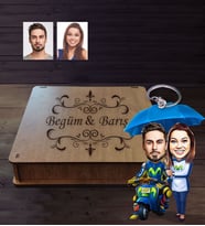 Kişiye Özel Vespa Motorcu Sevgili Karikatürlü Ahşap Anahtarlık Kutulu  Mod-1