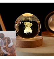Kişiye Özel Fotoğraf Hediyeli Işıklı Ahşap Kaideli Büyük Boy Ayıcık Temalı Cam Küre 8cm