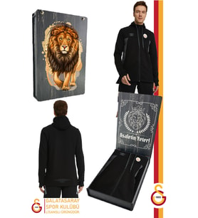 Galatasaray Orijinal Lisanslı Kapüşonlu Siyah Fermuarlı Hoodie Gs Aslan Baskılı Hediyelik Ahşap Kutulu