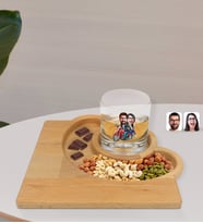 BK Gift Kişiye Özel Sevgililer Karikatürlü Viski Bardağı ve Doğal Masif Ahşap Yarım Ay Sunum Tabağı Çerezlik Hediye Seti-97