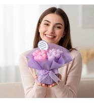 Annelere Ve Kişiye Özel İsimli Ve Mesajlı Premium El Emeği Pembe Lila Kalpler Mum Buketi