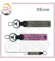 Custom Motorculara Özel, İsim Plaka ve 0 Rh (-) Kan Grubu Yazılı x2 Anahtarlık Set, Kül Gri-Pembe-Gr (Çok Renkli)