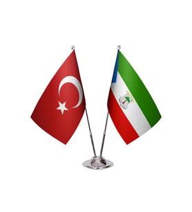 Ekvator Ginesi İkili Masa Bayrağı
