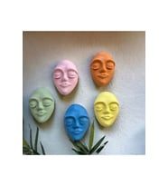 El Yapımı Duvar Maskları 5'li Set, Canlı Renklerle Boyalı Sakin Duvar Maskeleri, Duvar Dekor Objesi (Çok Renkli)